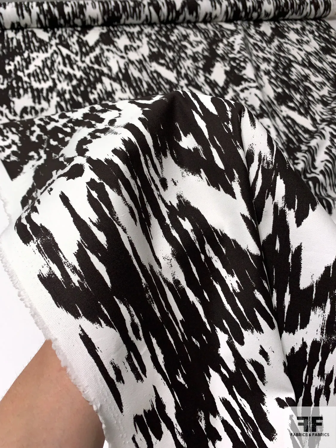 Abstract Streaks Lightweight Printed Cotton Canvas - Darkest Espresso / Off-White