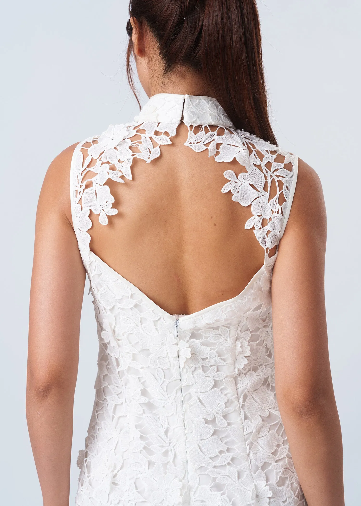 Achillea Sleeveless Lace Bridal Qipao