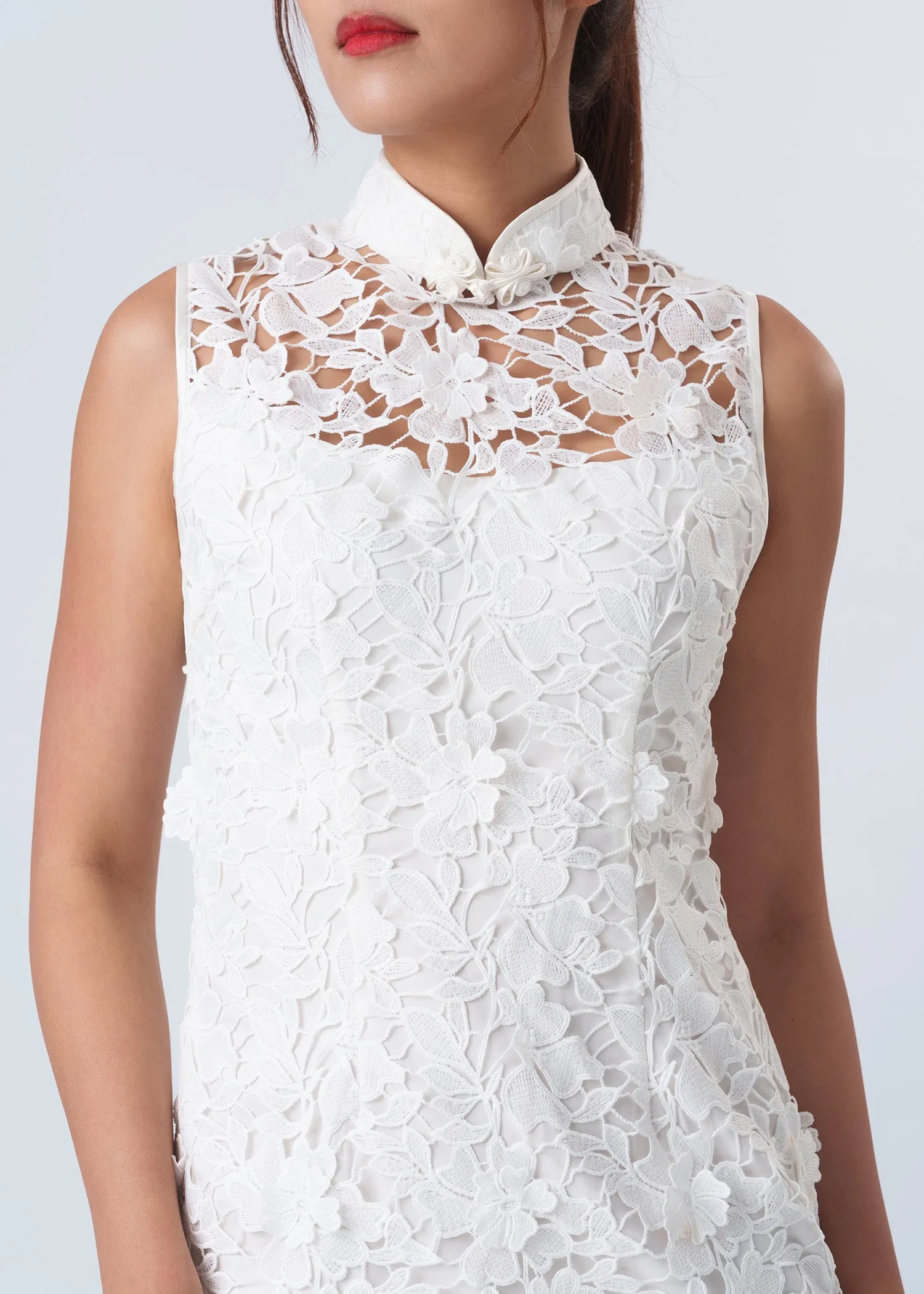 Achillea Sleeveless Lace Bridal Qipao