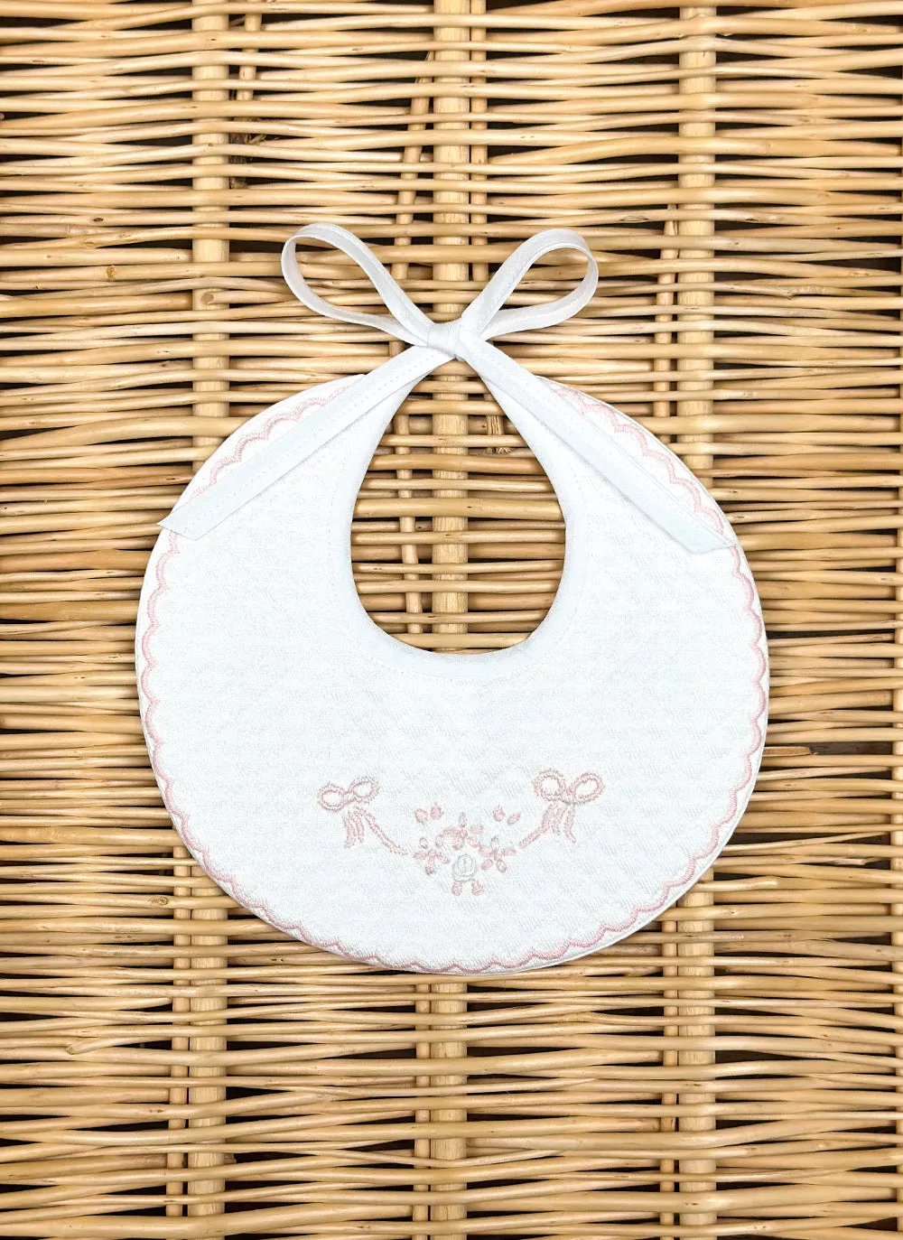 Bows scalloped bib