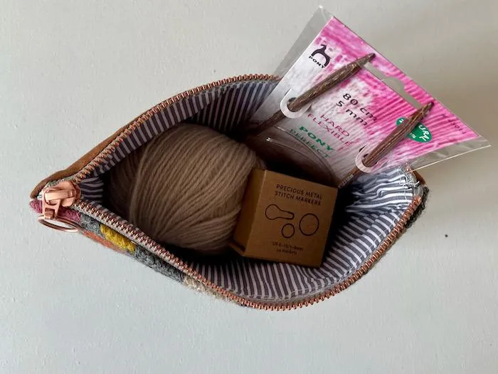 Embroidered purse with circles by Önling, pattern