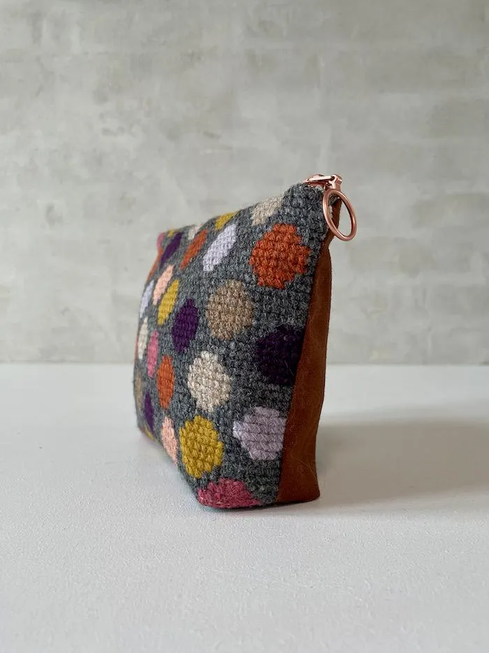 Embroidered purse with circles by Önling, pattern