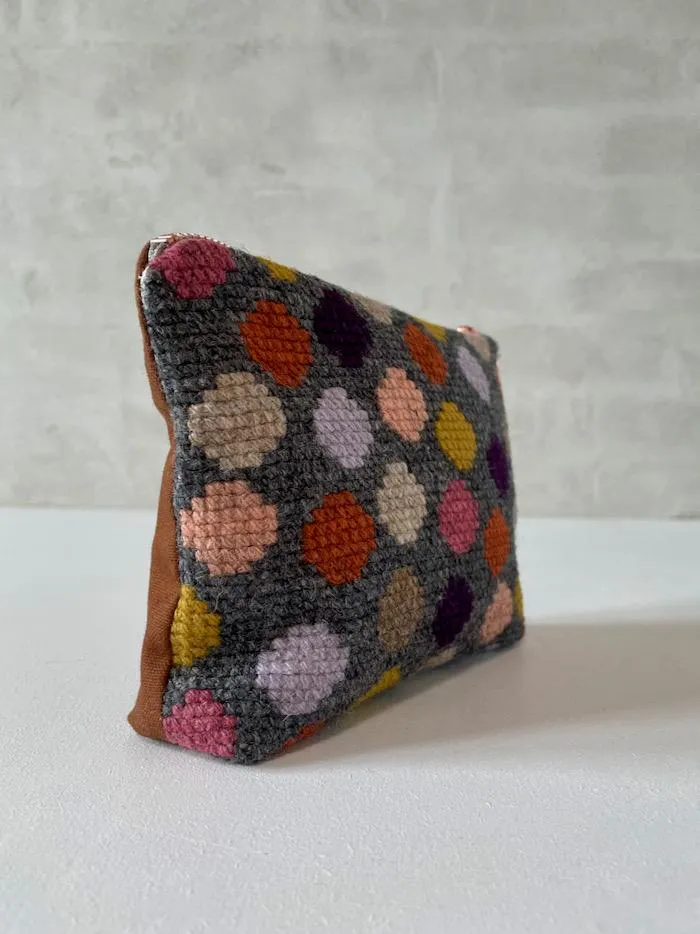 Embroidered purse with circles by Önling, pattern