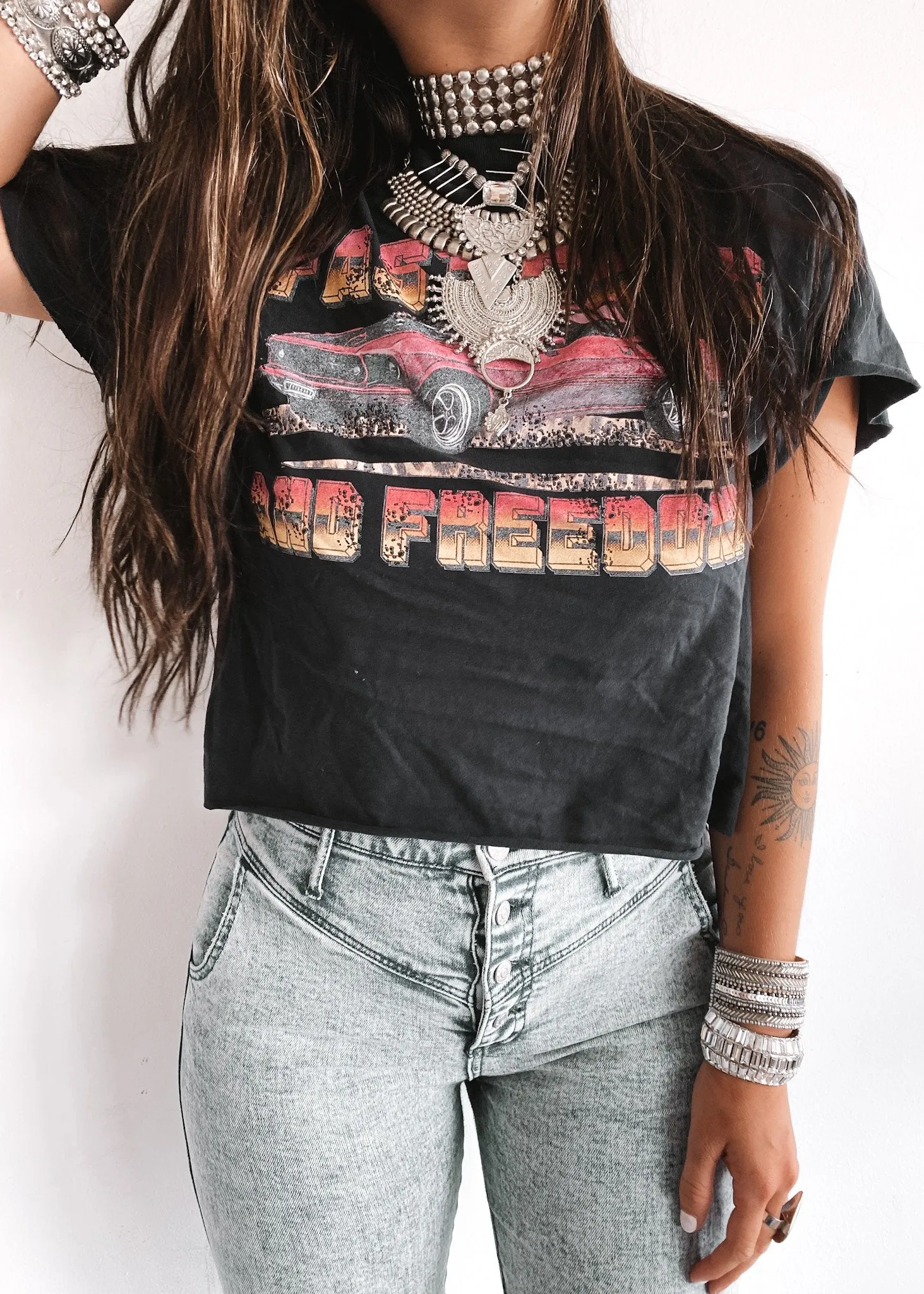 FAST CARS AND FREEDOM SIDE SLIT TEE