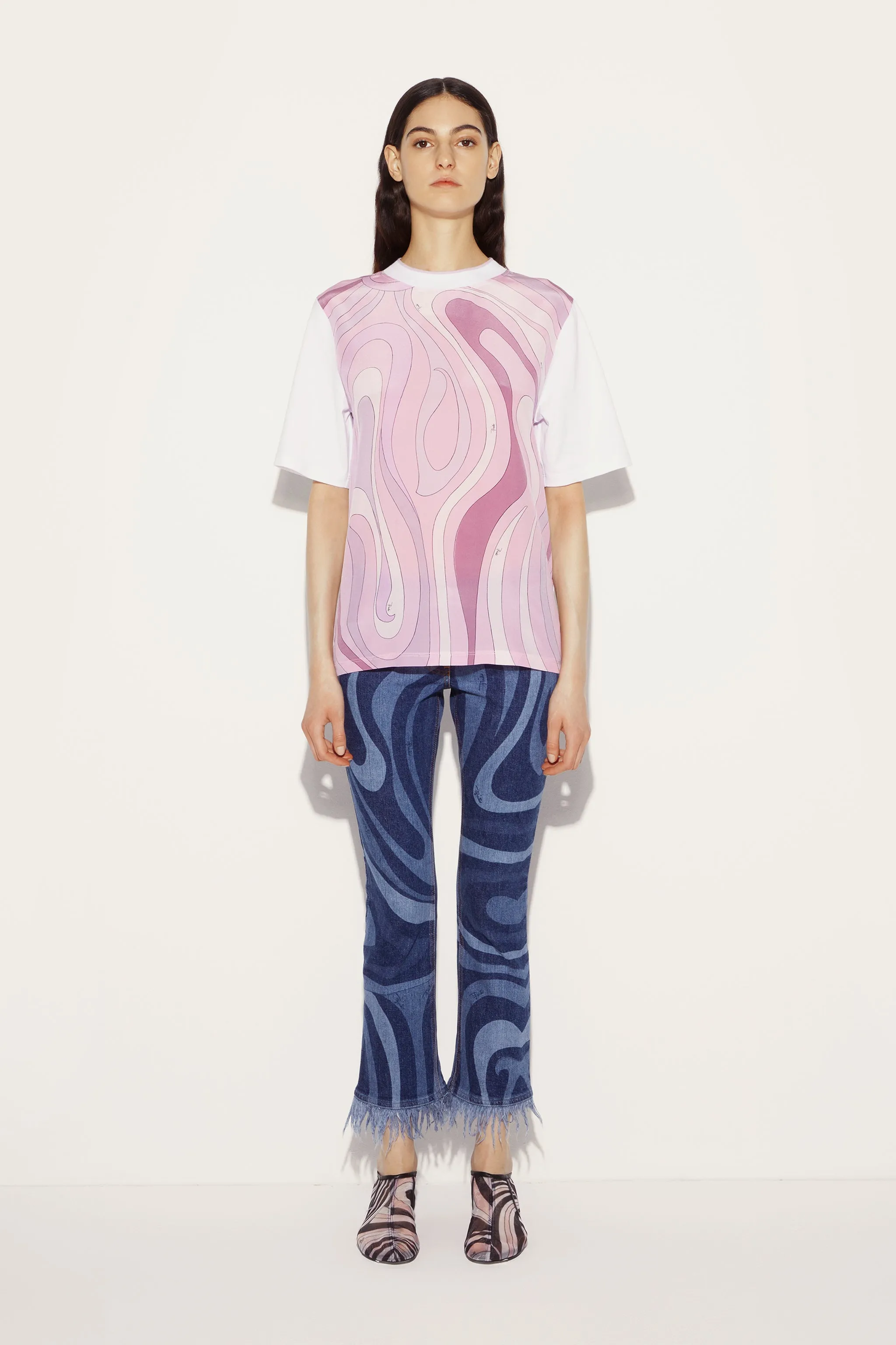 Certainly! To optimize the title of the Marmo-Print T-Shirt for an e-commerce setting, we can add descriptive modifiers that highlight key features of the product. Heres a suggestion:

Mens Premium Cotton T-Shirt with Marble Print Design - Stylish and Comfortable
