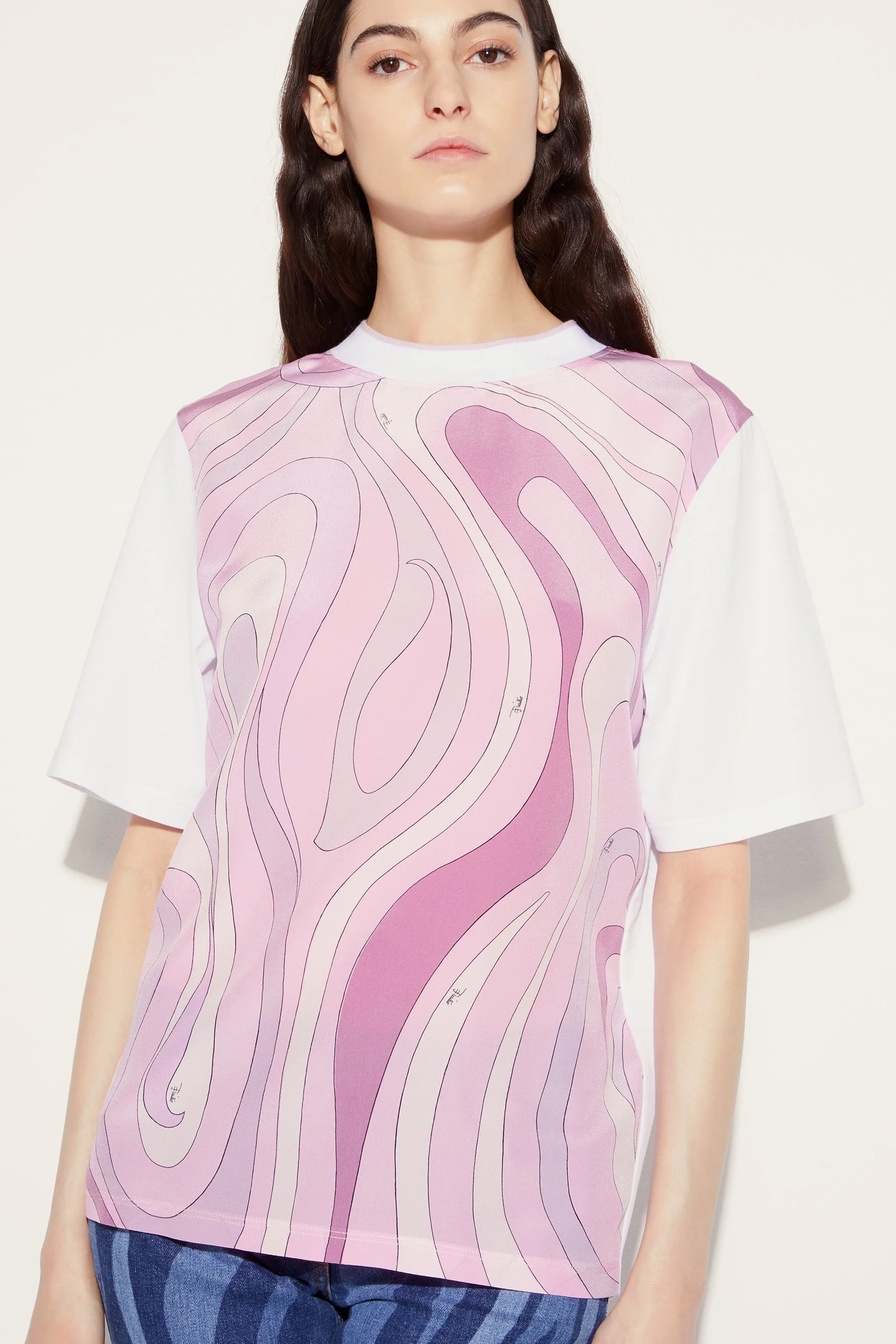 Certainly! To optimize the title of the Marmo-Print T-Shirt for an e-commerce setting, we can add descriptive modifiers that highlight key features of the product. Heres a suggestion:

Mens Premium Cotton T-Shirt with Marble Print Design - Stylish and Comfortable