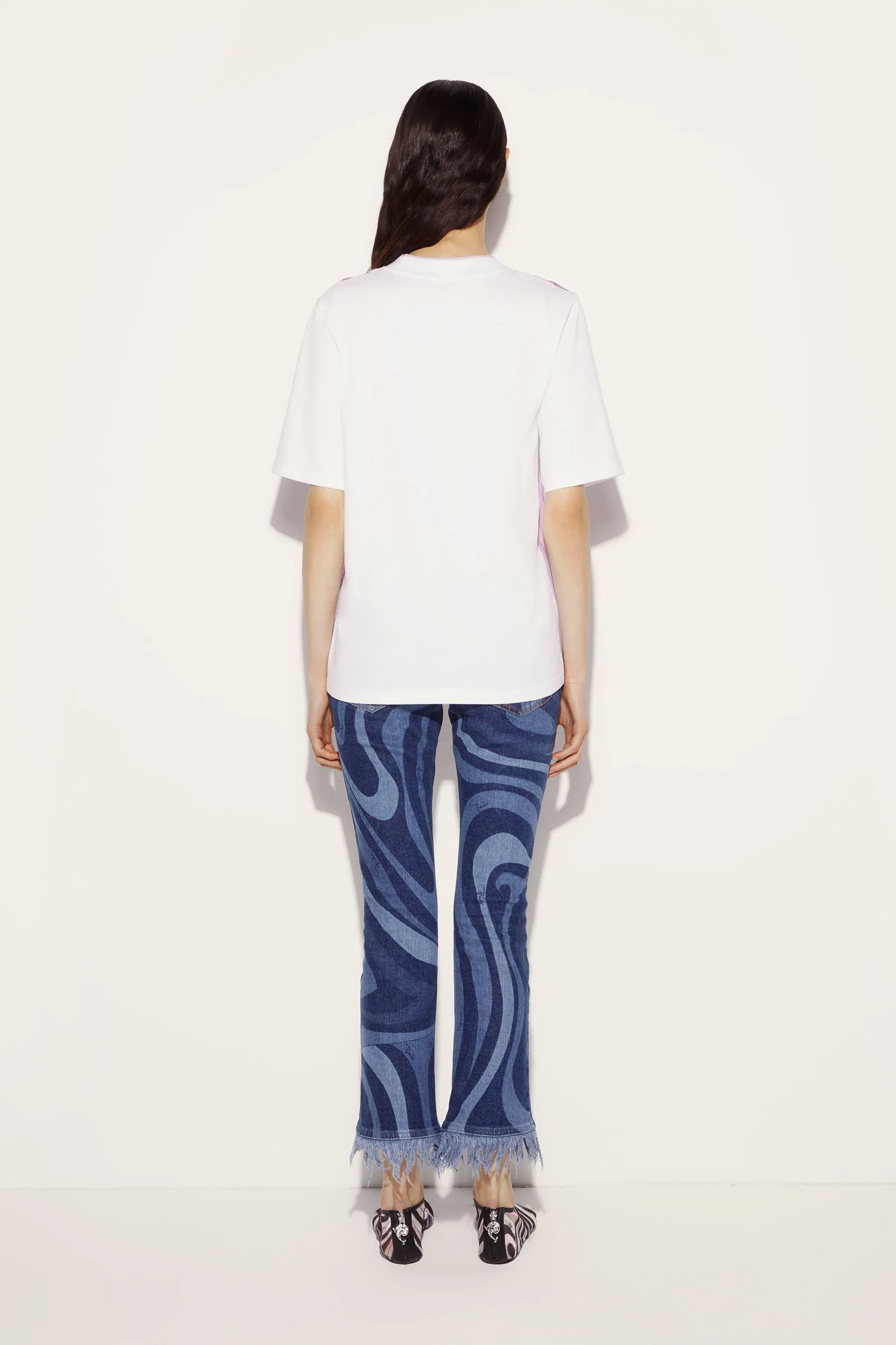 Certainly! To optimize the title of the Marmo-Print T-Shirt for an e-commerce setting, we can add descriptive modifiers that highlight key features of the product. Heres a suggestion:

Mens Premium Cotton T-Shirt with Marble Print Design - Stylish and Comfortable
