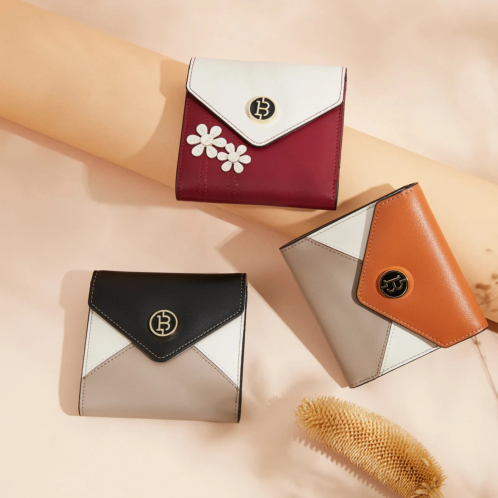 Rozenn Small Bifold Wallet with Card Case for Women in Leather