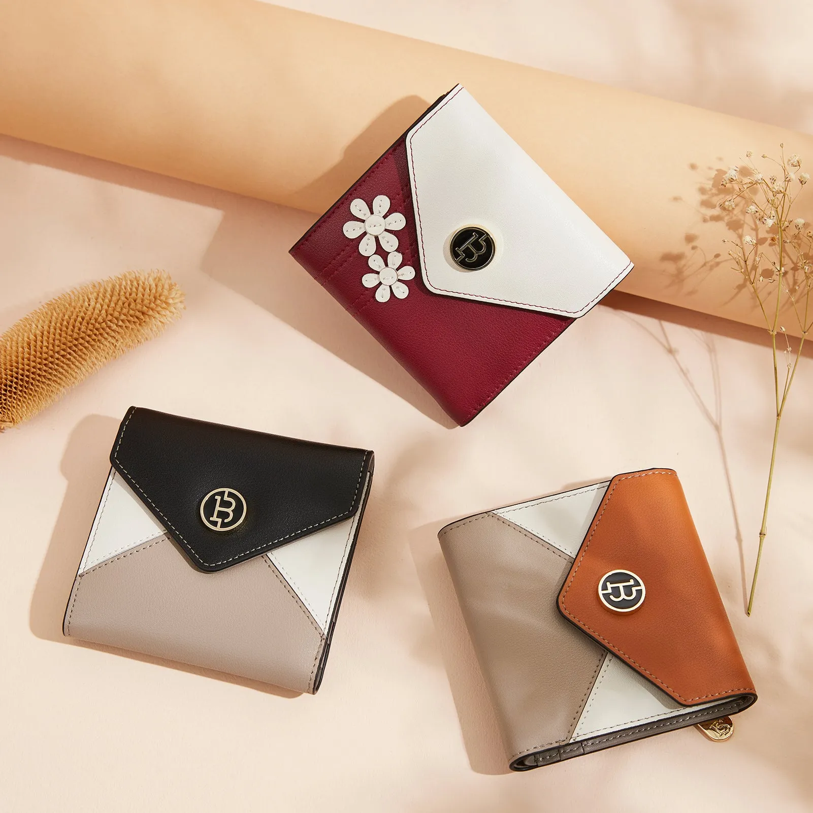 Rozenn Small Bifold Wallet with Card Case for Women in Leather