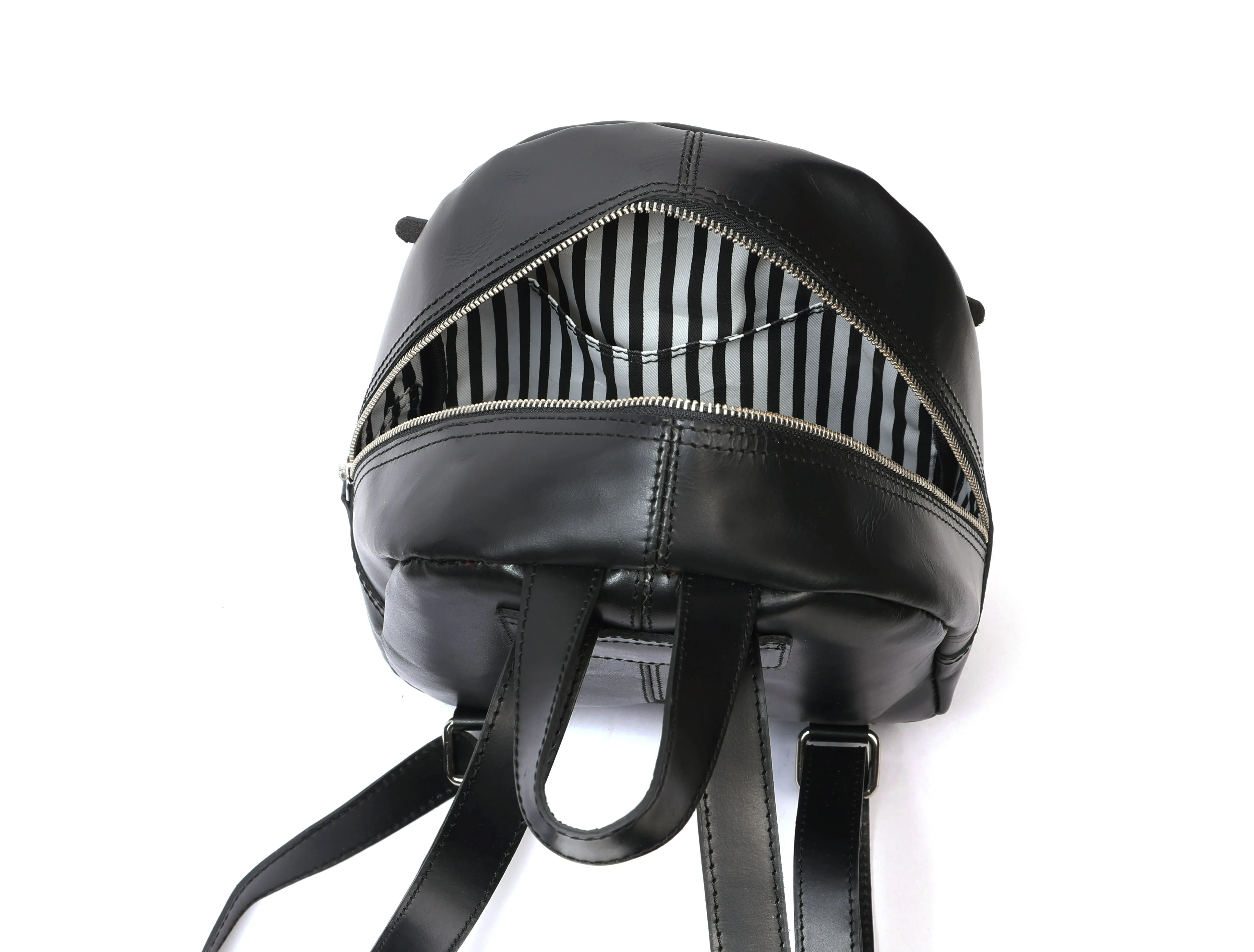Stylish Small Leather Backpack: Durable & Chic Carryall, Art: BG-1575