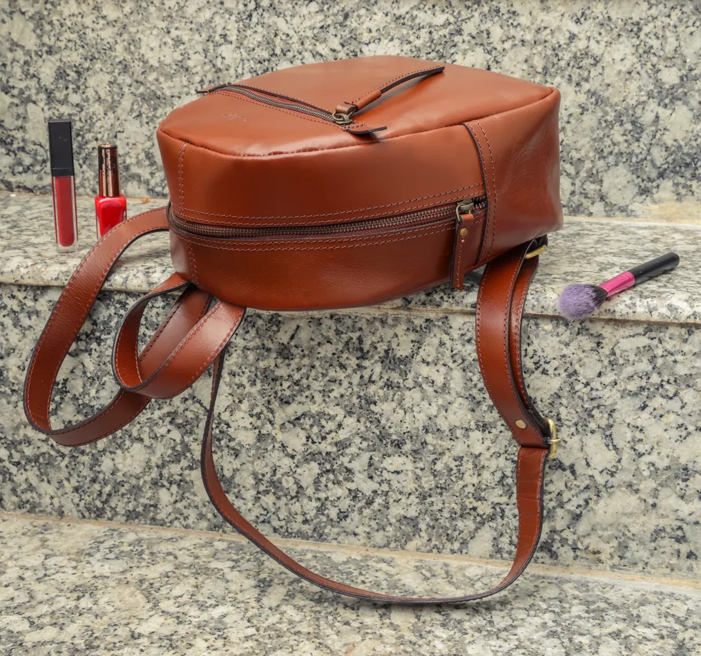 Stylish Small Leather Backpack: Durable & Chic Carryall, Art: BG-1575