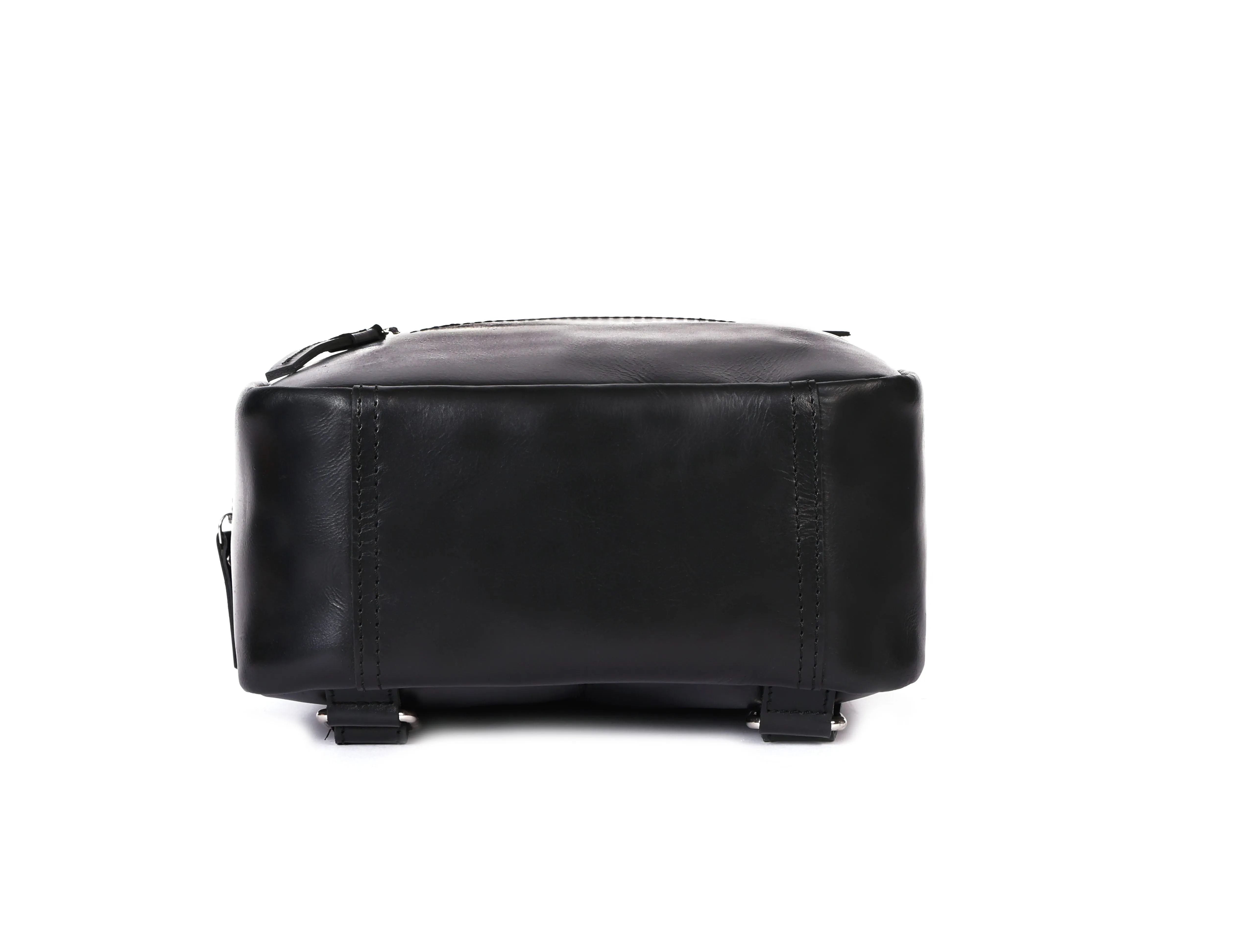 Stylish Small Leather Backpack: Durable & Chic Carryall, Art: BG-1575